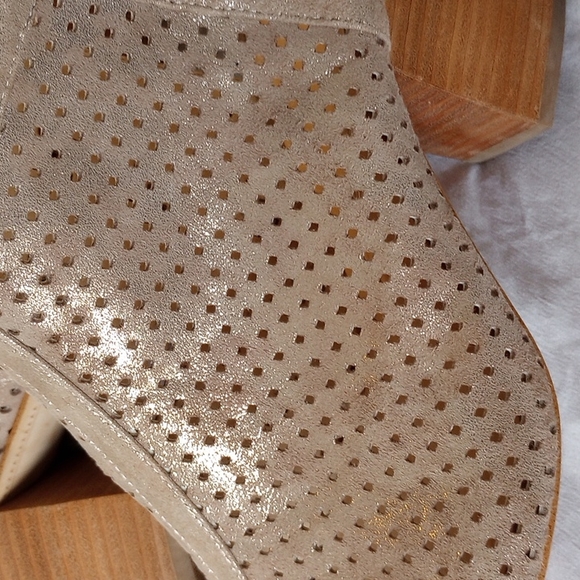 Isola Heels - Picture 10 of 11